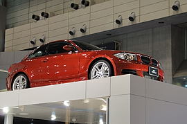 屋根の上のBMW